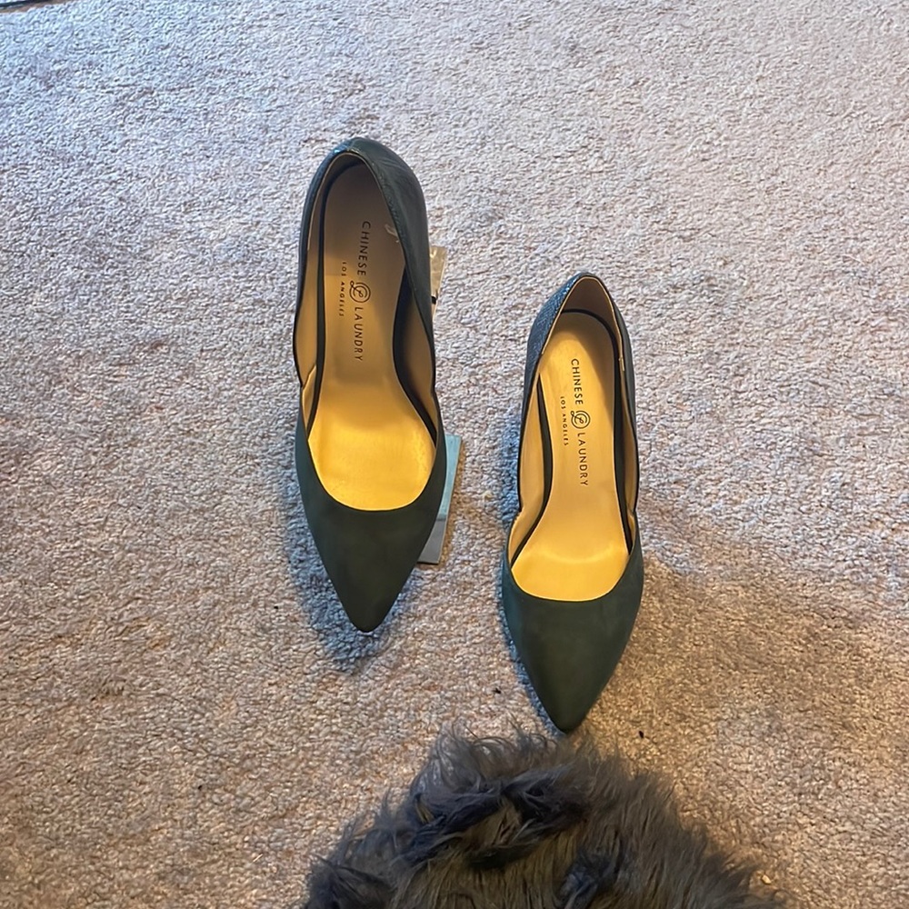 NWOT Chinese Laundry Emerald Green Pumps 9